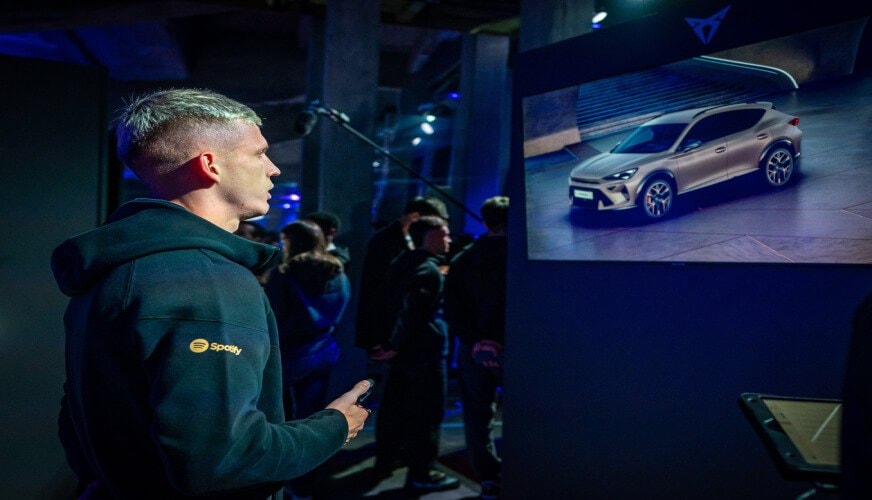 FC Barcelona player Dani Olmo configuring his CUPRA