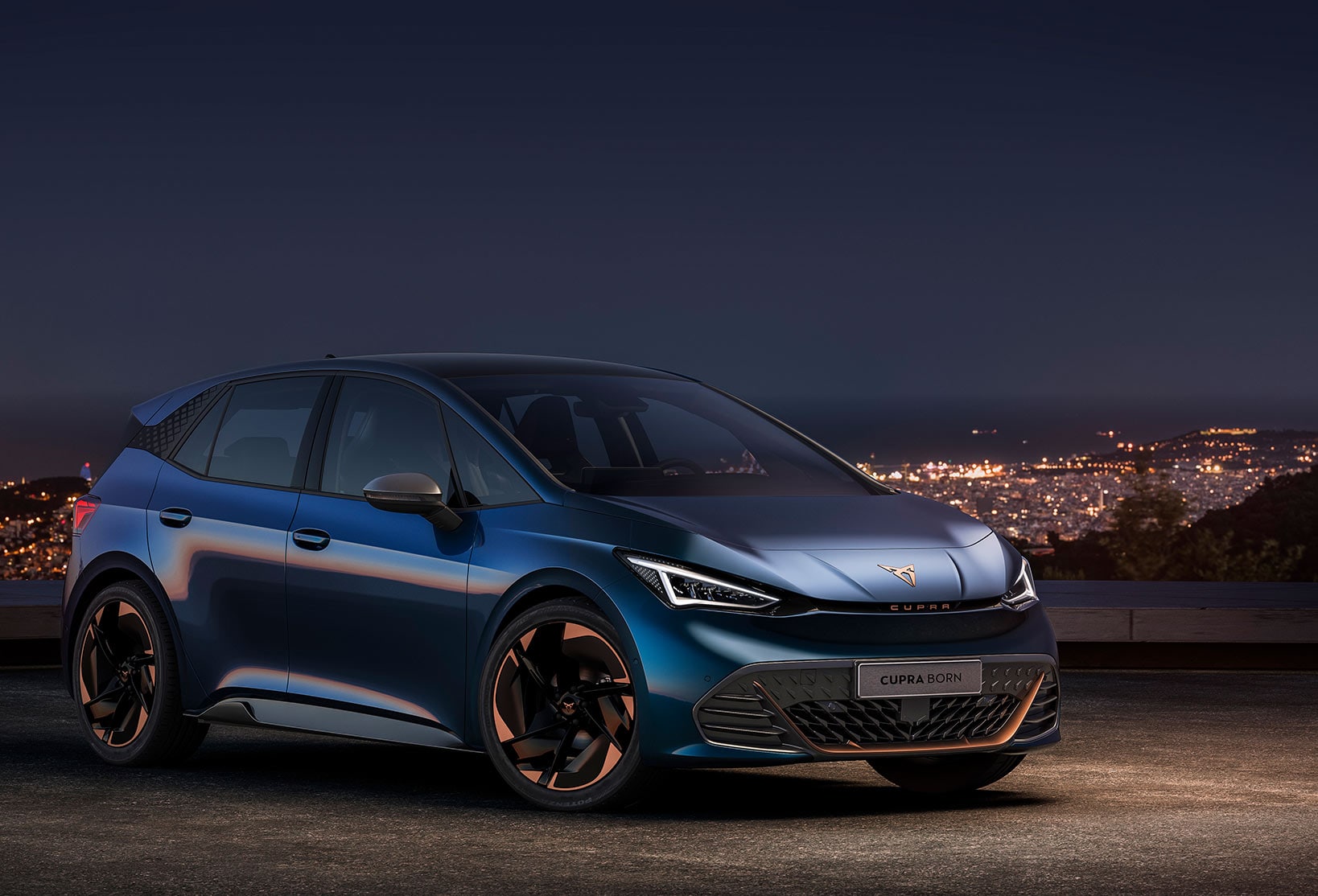 Side shot of the new CUPRA Born at night