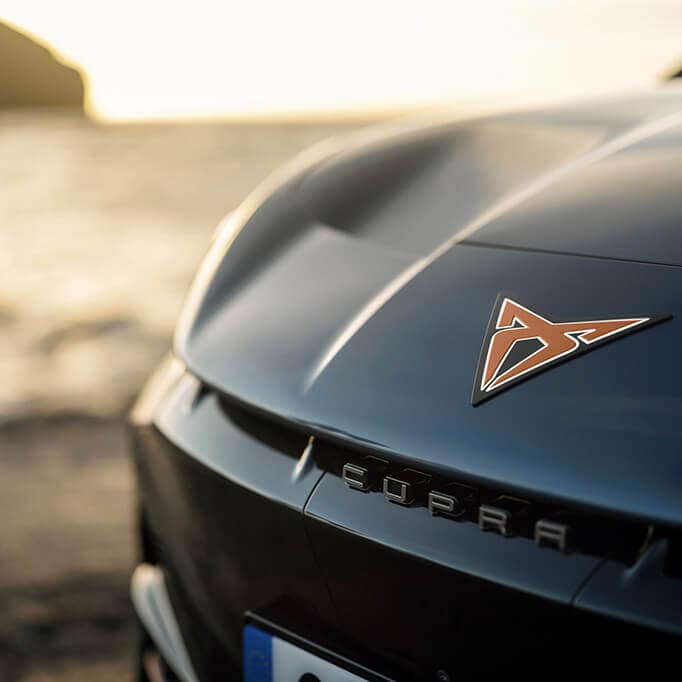 Side shot of the new CUPRA Born at night