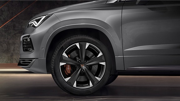 cupra-ateca-19-inches-alloy-wheels-and-brembo-brakes