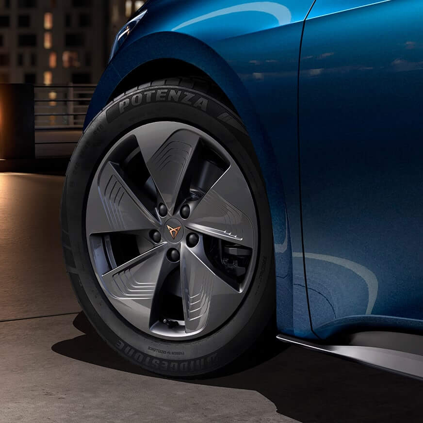 CUPRA Born with 18” Aero wheels in dark aluminium finishes