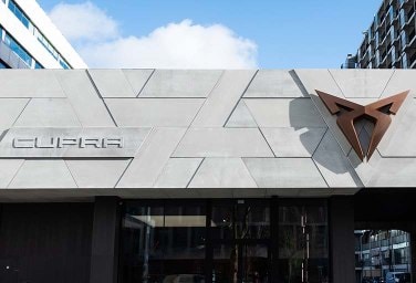 a copper colour logo on a concrete look building in Rotterdam