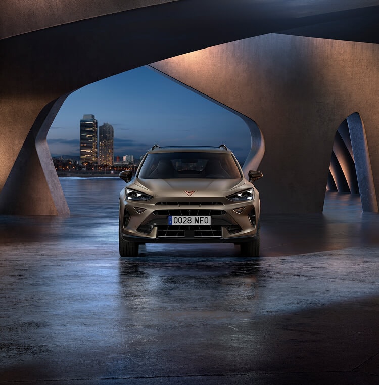 A CUPRA Formentor front view with a city skyline in the background