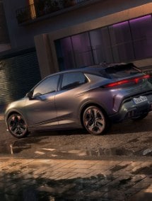 Close‑up of rear view of the CUPRA Raval VZ in plasma with 19‑inch alloys, parked in an urban street at night.