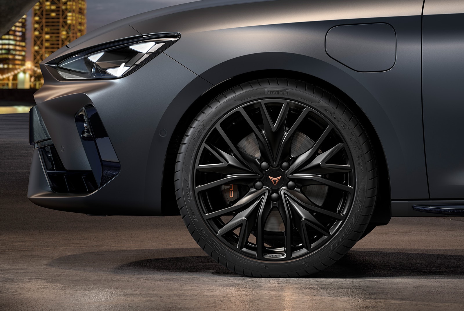 Front view of the 19-inch alloy wheel in Sport Black Matt from the CUPRA Leon Sportstourer Black Edition.