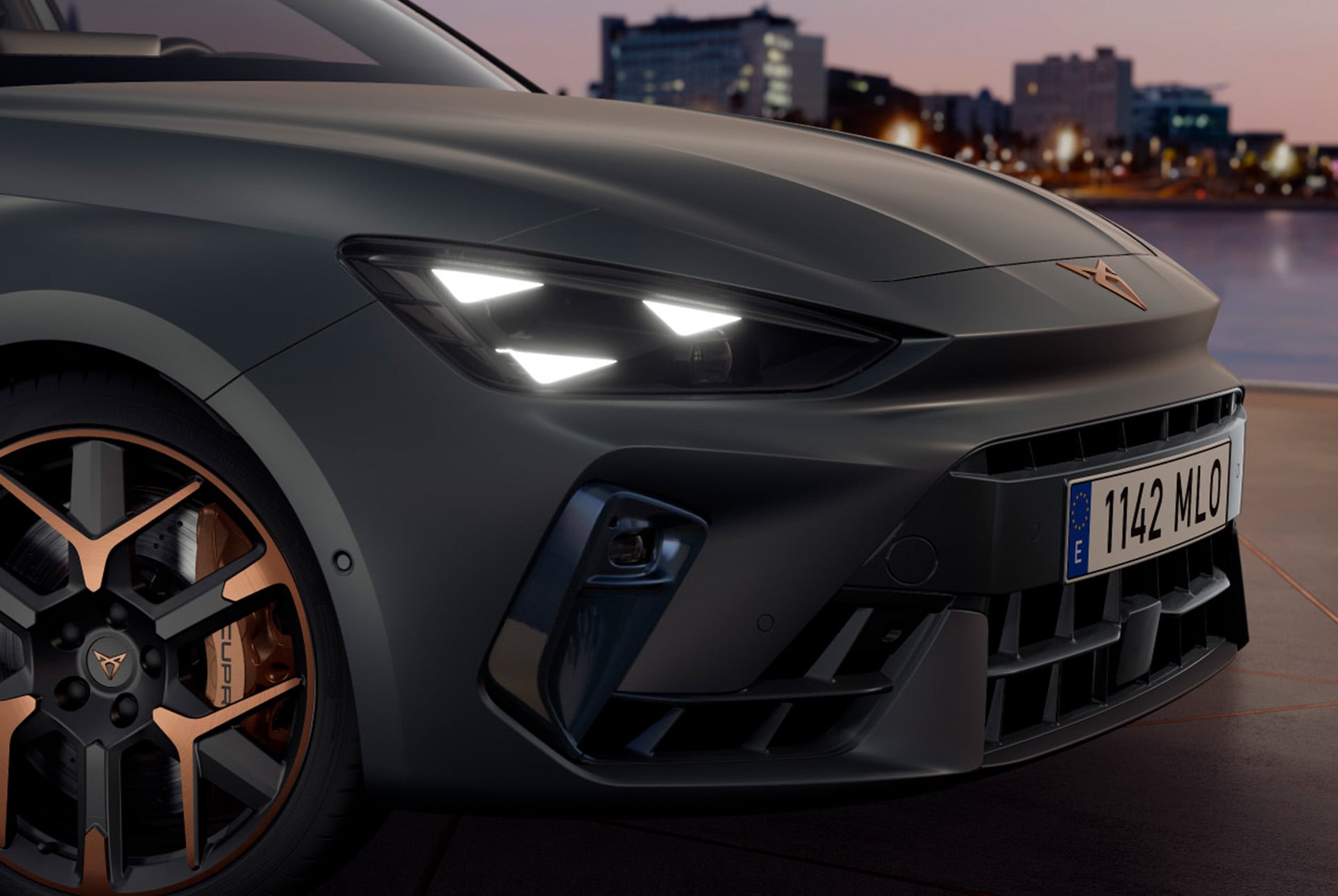 CUPRA Leon phev car technology, matrix led headlights, forged wheels with copper accents and brembo brakes