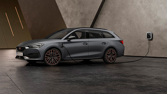 new CUPRA Leon Estate e-HYBRID Family Sports Car in graphene grey charging
